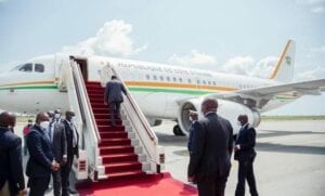 Alassane Ouattara Quitte Abidjan Pour La France Sans Raison