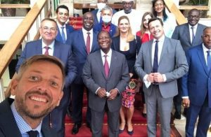 Après Leur Rapport En Faveur Du Rhdp/ Des Observateurs Internationaux Se Prennent En Selfie Avec Ouattara