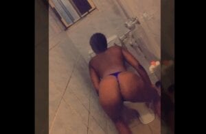 Scandale S3Xuel À Lomé : Une Jeune Fille Twerke À Moitié Nue Sous La Douche (Vidéo)