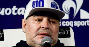 Diego Maradona Opéré D’un Hématome À La Tête