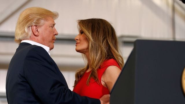 Donné Perdant Par Tous Aux Etats-Unis/ Trump Peut Compter Sur Le Soutien De Melania, Son Épouse