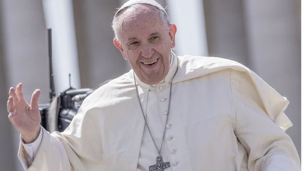 Incroyable/ Le Pape François aime une photo d’une fille presque nue sur internet