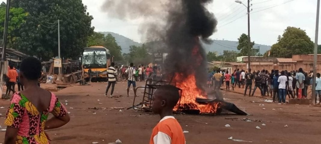 Manifestations à Koun-Fao : des édifices administratifs et un véhicule de transport détruits