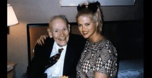 Retour Sur Le Mariage Entre Le Mannequin Anna Nicole 25 Ans Et Le Milliardaire Howard Marshall 89 Ans Qui Avait Fait Le Buzz