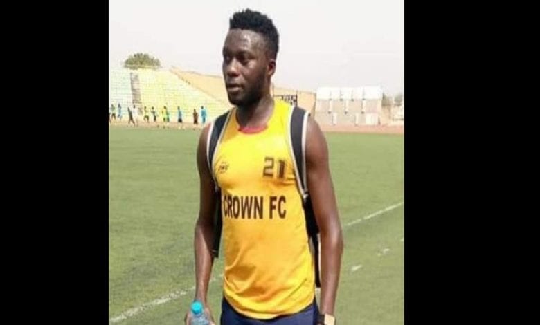 Un Footballeur Nigérian S’effondre Et Meurt Lors D’un Match Amical