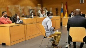 Espagne : Un Témoin A Vu La Police Brutaliser Un Vendeur Ambulant Sénégalais…