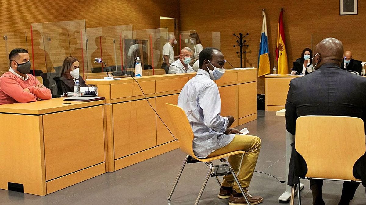 Espagne : Un Témoin A Vu La Police Brutaliser Un Vendeur Ambulant Sénégalais…