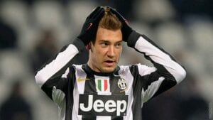 Bendtner :  » J&Rsquo;Ai Trouvé Pirlo, Buffon Et 10 Autres Joueurs En Train De Fumer « 