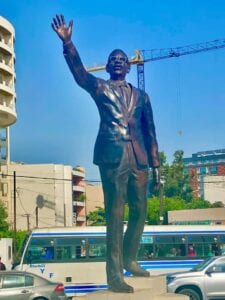 Statue Cheikh Anta Diop Doingbuzz
