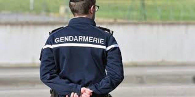 Un Policier Agresse Les Gendarmes Doingbuzz