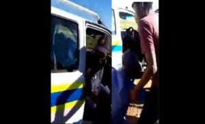 Afrique Du Sud: Un Policier Ivre Arrêté Après Avoir Volé Une Voiture De Police (Vidéo)