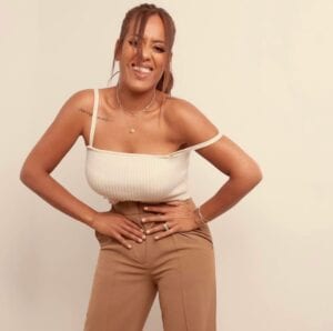 Amel Bent : Cette Photo De La Chanteuse Enflamme La Toile