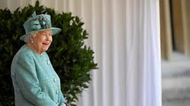 Angleterre : Le Voleur Des Bijoux De La Reine Elisabeth Ii Passe Aux Aveux