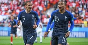 Après Leurs Réactions Sur Les Violences Policières, Griezmann Et Mbappé Taclés Par Un Ministre !