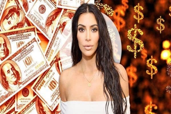 Cadeau De Noël: Kim Kardashian Va Donner À 1 000 Personnes 500 Dollars Chacune