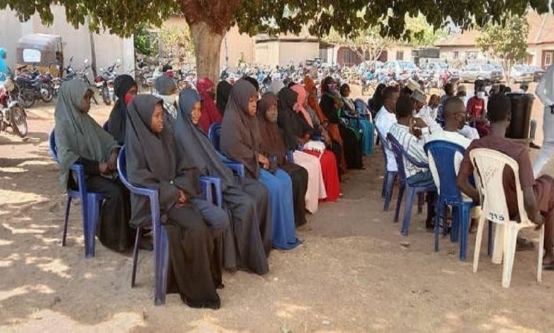 Nigeria Des Musulmans Visitent Une Église Célèbrent La Noël Les Chrétiens