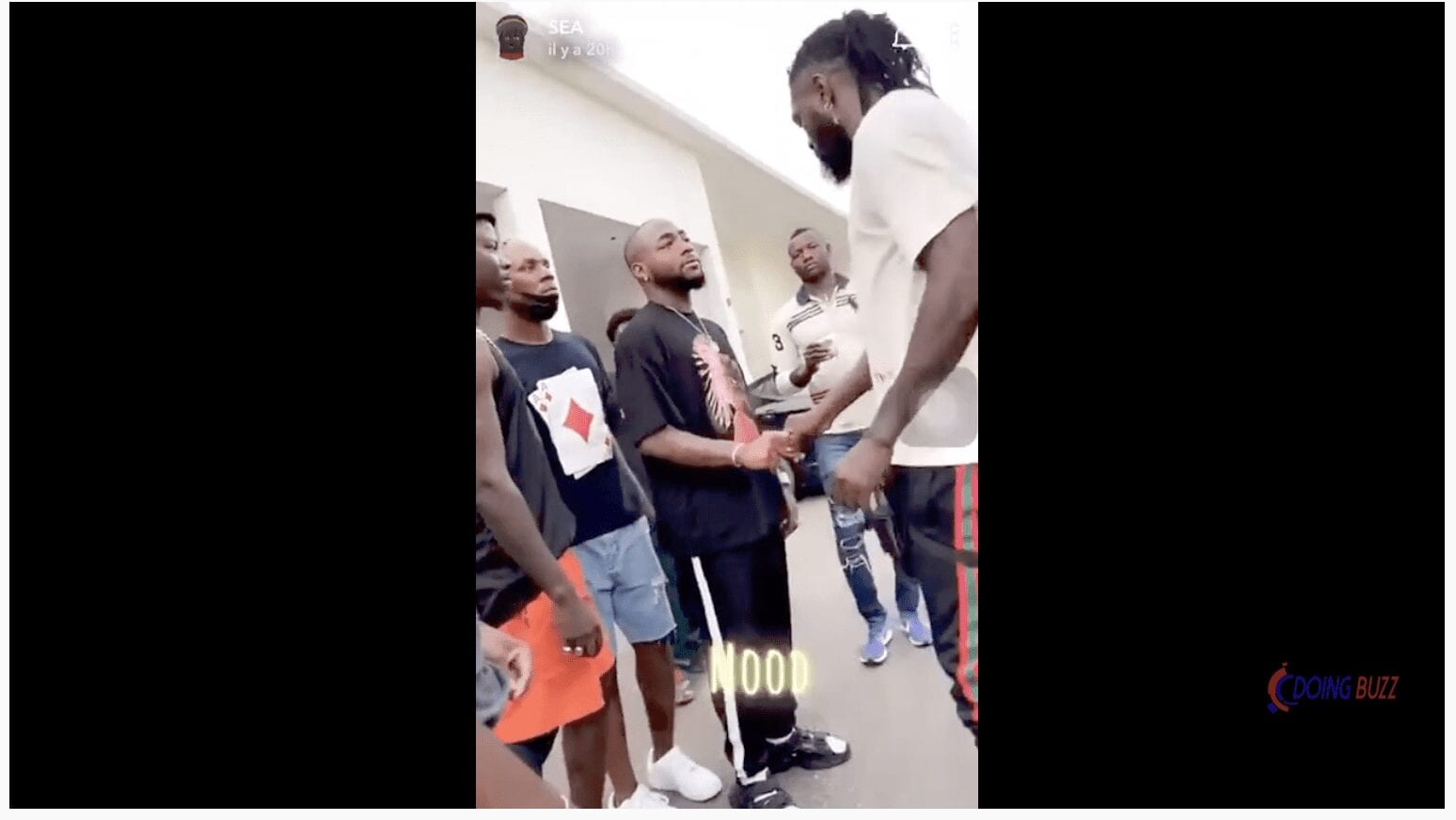 Quand Davido Rend Visite À Emmanuel Adebayor (Vidéo)