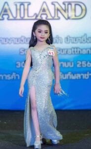 La Petite Fille « Mini Universe Thailand 2019 » Crée L&Rsquo;Indignation