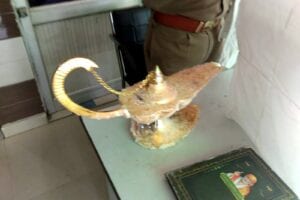 Inde : Un Médecin Achète Une Fausse ‘‘Lampe D’aladdin’’ À 23 Millions Fcfa