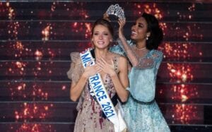 Miss France 2021: La Miss Normandie, Amandine Petit Est Élue