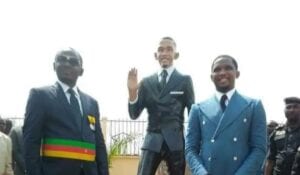 Cette Statue De Samuel Eto&Rsquo;O Fait Jaser La Toile