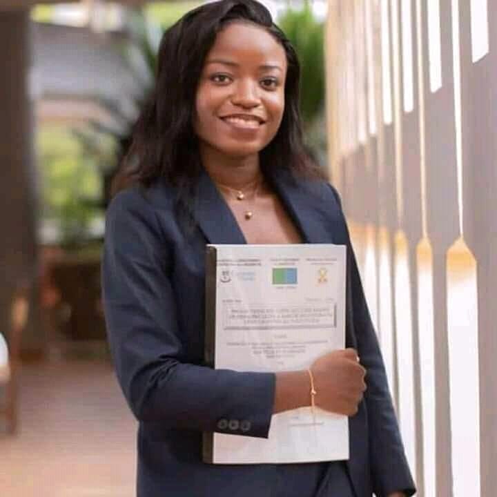 Qui Est Nina Liinsy La Plus Jeune Docteur En Pharmacie Au Togo Doingbuzz1