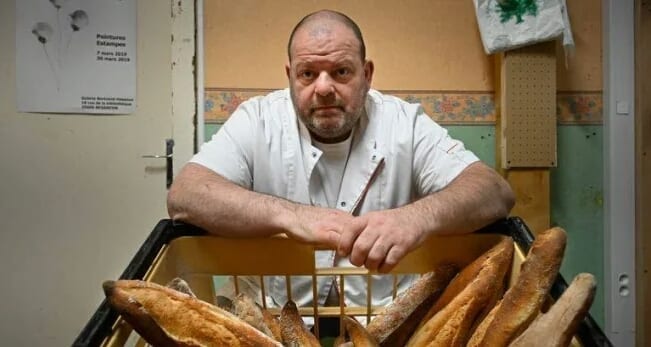 Un Boulanger En Grève Pour Soutenir Son Employé Migrant