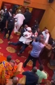 Ghana : Des Députés Se Battent Violemment ( Vidéo)