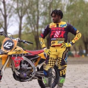 Togo : Un Expert En Motocross Brûle Le Nouveau Testament ( Photos)