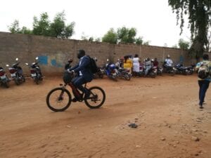 Togo : Ce Maire Débarque Au Boulot Sur Vélo (Photos)