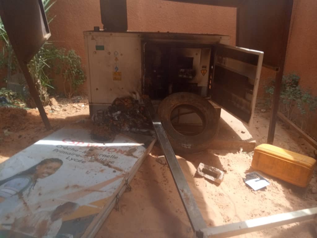 La maison du correspond RFI Niger Moussa Kaka incendiée photos - La maison du correspond de RFI au Niger, Moussa Kaka est incendiée (photos)