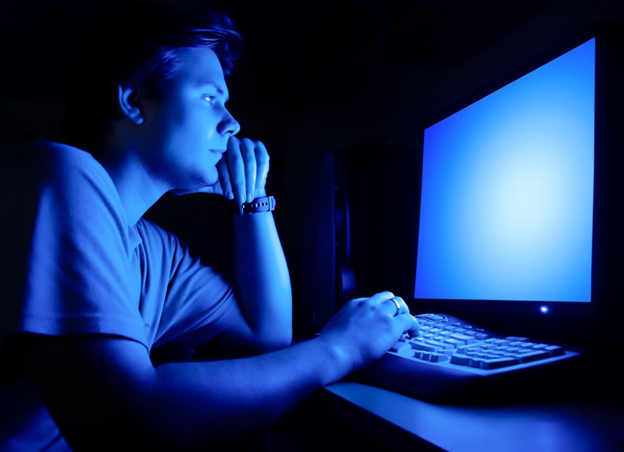 Comment protéger vos yeux de la lumière bleue des écrans ?