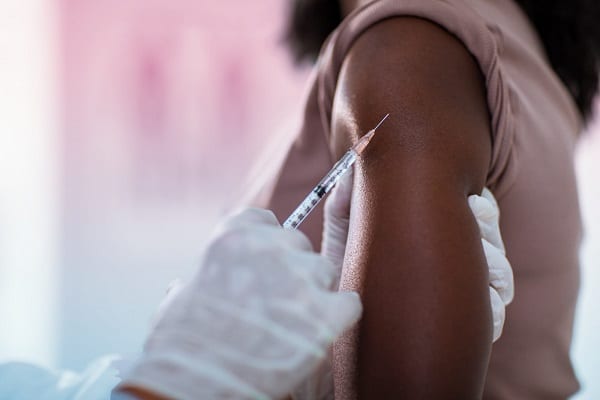 Le Royaume-Uni ne reconnaît pas les personnes vaccinées en Afrique