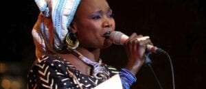 La Légende Malienne Oumou Sangaré S&Rsquo;Est-Elle Blanchi La Peau ?