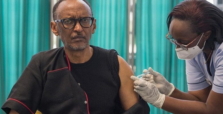 Covid-19 : Paul Kagame Devient Le Premier Dirigeant De L’afrique De L’est À Recevoir Le Vaccin