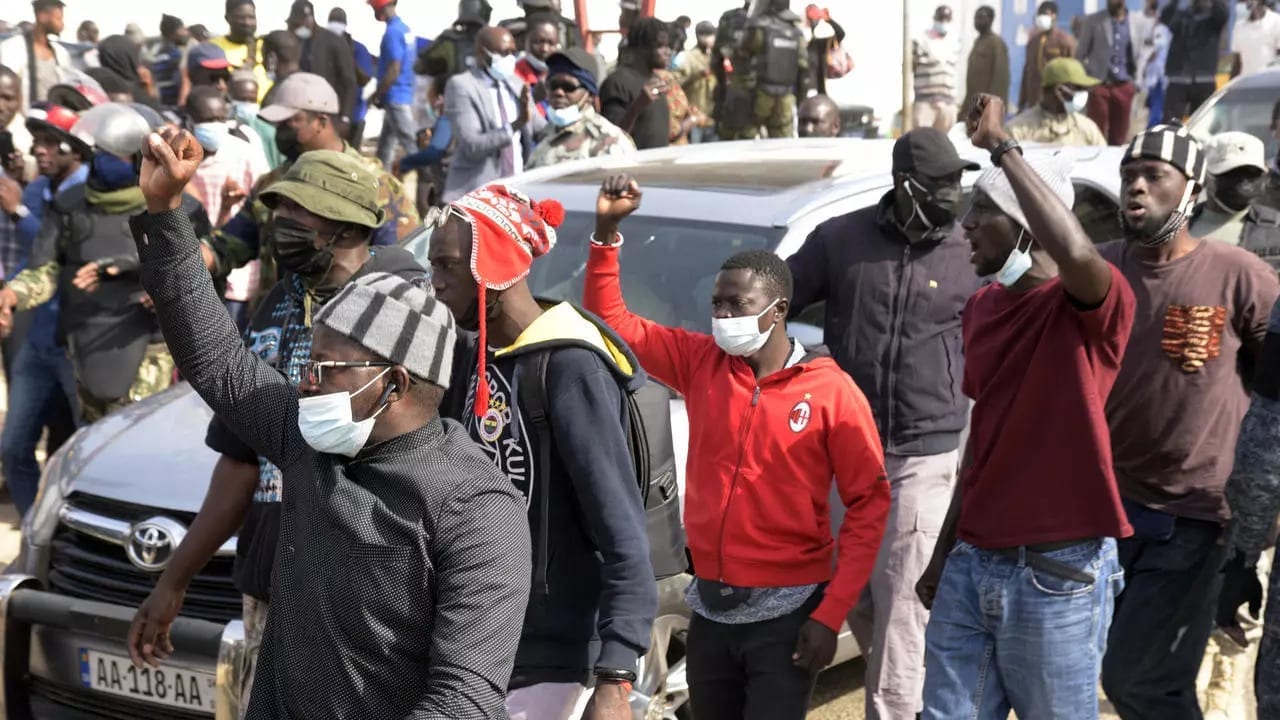 Deux télévisions suspendues au Sénégal après avoir diffusé des images de troubles à Dakar