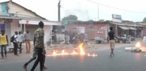 Thiès : La Police Disperse Des Manifestants À Hauteur Du Lycée Malick Sy Et Aux Parcelles Assainies