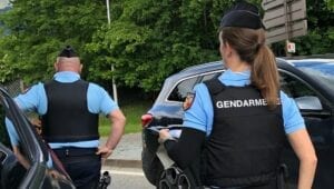 Un Gendarme Ouvre Le Feu Sur Une Voiture Lors D&Rsquo;Un Contrôle