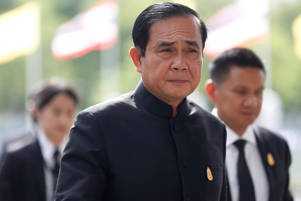 Thaïlande : Agacé, Le Premier Ministre Asperge Les Journalistes De Désinfectant