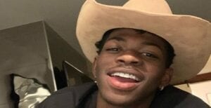 Après Plusieurs Critiques, Lil Nas X Révèle Enfin Pourquoi Il A Abandonné Sa Mère