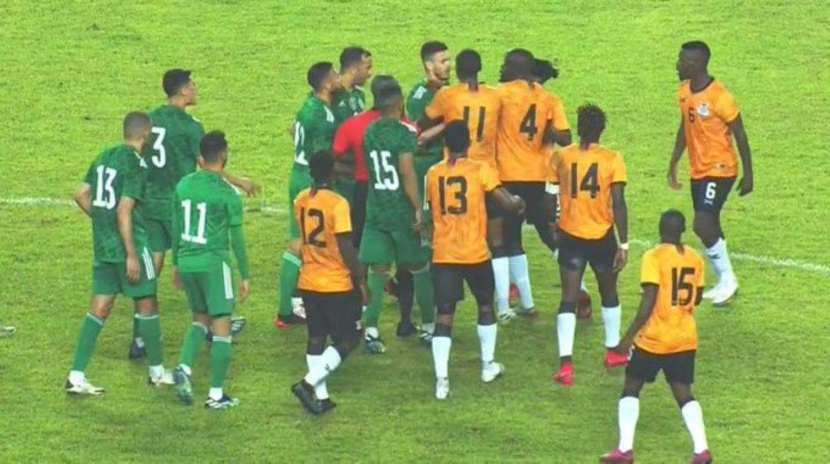 CAN 2022arbitre ZambieAlgérie 3 mois - CAN 2022 : l’arbitre de Zambie / Algérie suspendu pour 3 mois