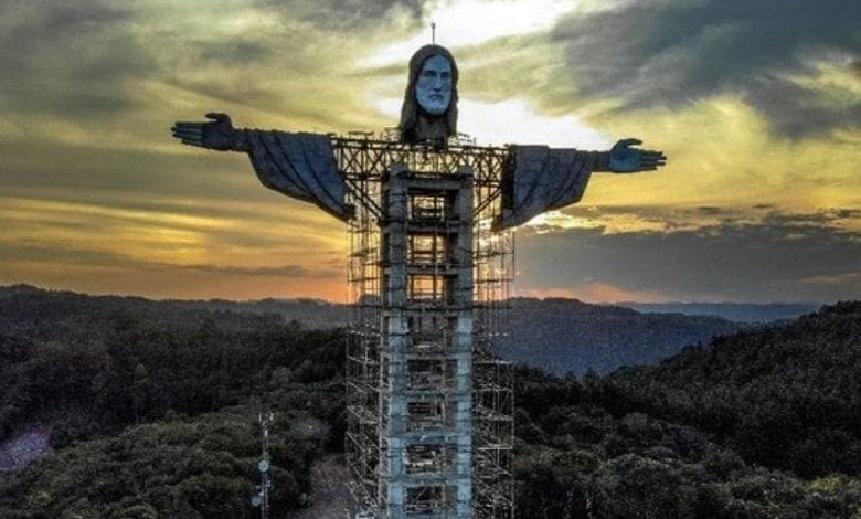 Le Brésil Construit Une Autre Statue De Jésus- Christ, Plus Grande Que Celle De Rio