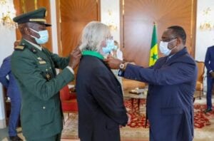 Le Professeur Didier Raoult Élevé À La Dignité De Commandeur Dans L’ordre National Du Lion Par Macky Sall