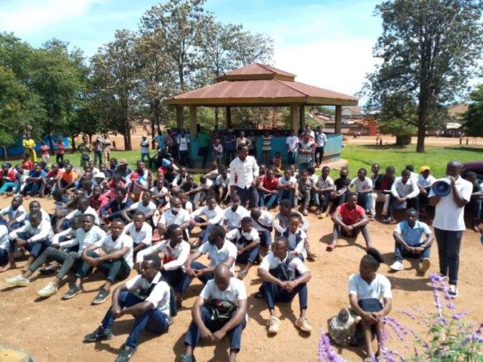 fetshi 4 696x522 1 - RDC : des femmes et écoliers exigent la présence de Félix Tshisekedi à Beni, dans l’Est
