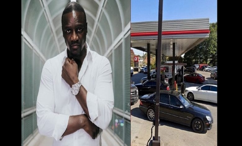 Akon: Sa Voiture Volée Dans Une Station Service Alors Qu’il Faisait Le Plein-Video
