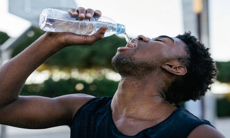 Boire trop d’eau peut vous tuer; découvrez la raison