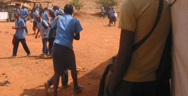 Cameroun : Un Homme Débarque Dans Une École Et Tabasse Sa Femme Enseignante Devant Ses Élèves Et Collègues