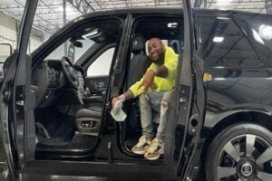 Davido S’offre Une Rolls Royce Cullinan 2021 D’une Valeur De 205 Millions De Franc Cfa