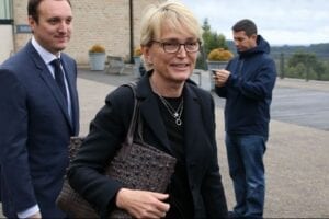 France/Élections Départementales : Claude, La Fille De Jacques Chirac Annonce Sa Candidature