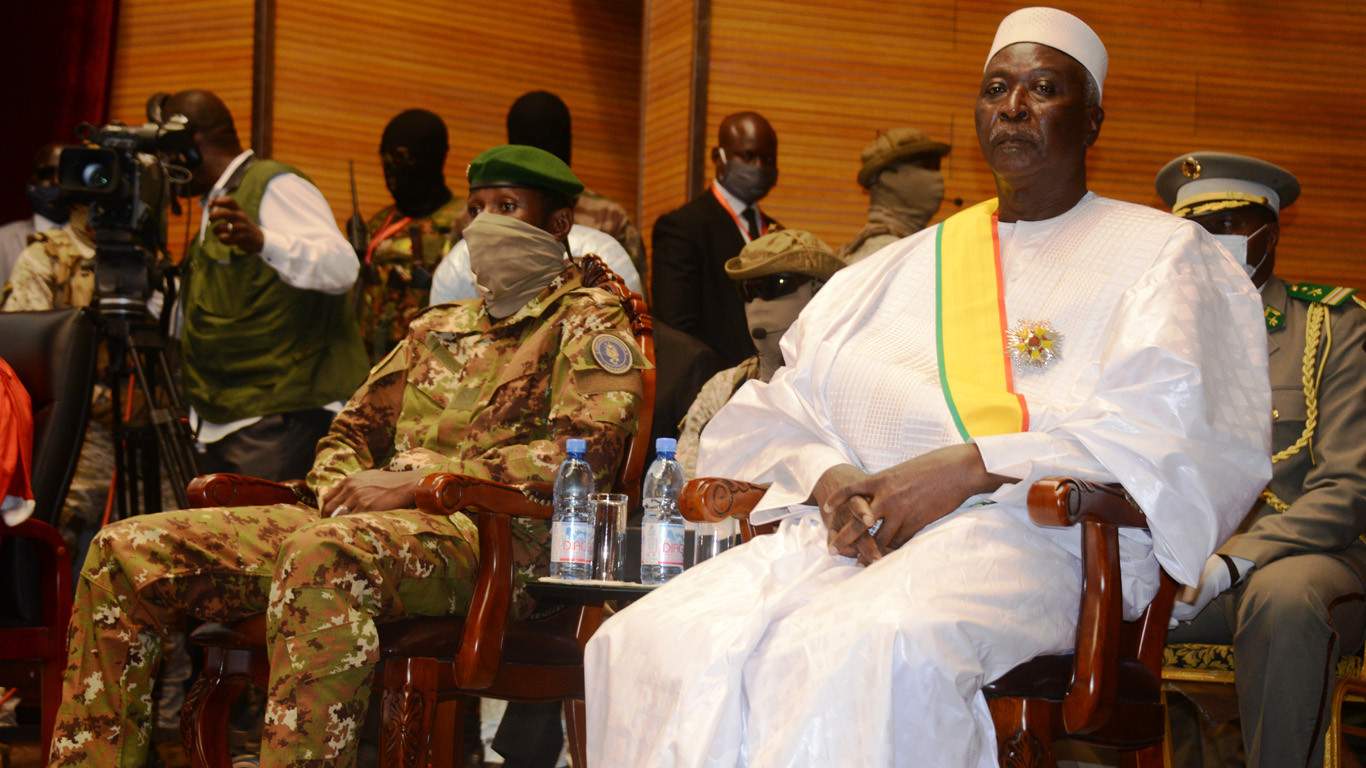 Mali : Assimi Goïta Obtient La Démission De Bah N’daw Et Retrouve Le Fauteuil Présidentiel